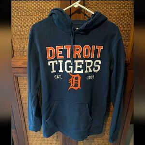 Majestic Detroit Tigers Hoodie with Iconic Design Medium Old English D